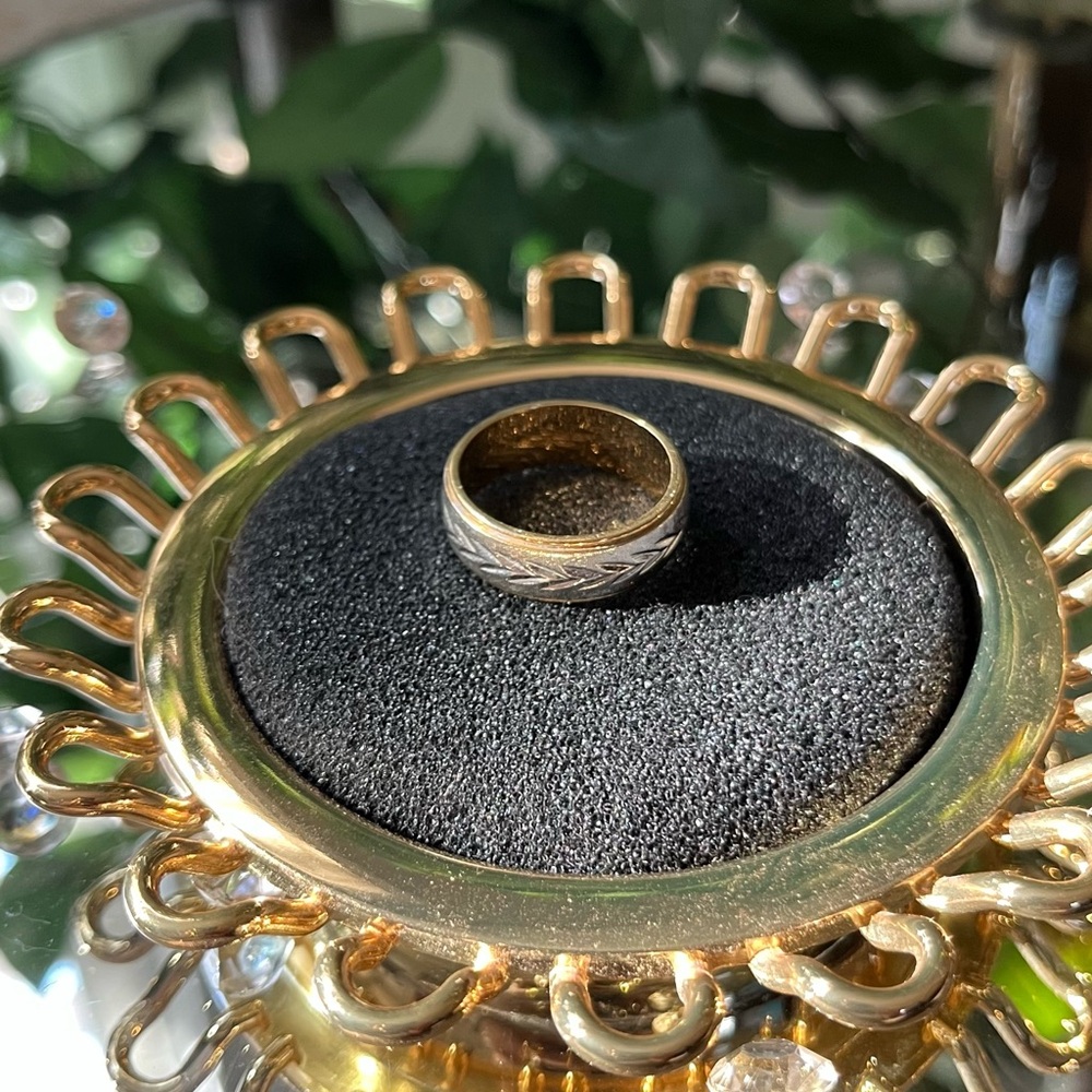 14KT Joseph Esposito Elegant Gold Ring with Intricate Design